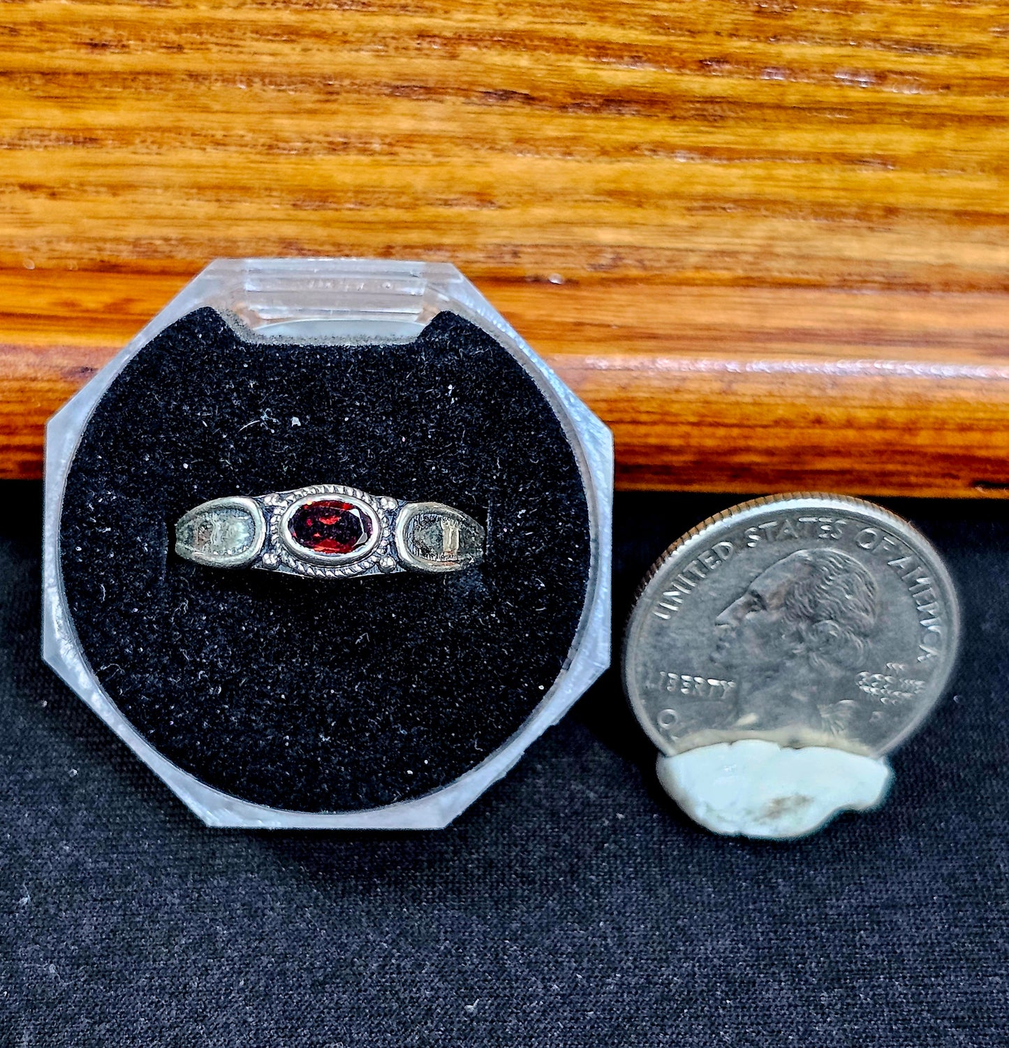 Sz 9, Garnet set in Sterling Silver