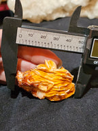 Vanadinite on Barite