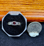 Sz 9, Garnet set in Sterling Silver
