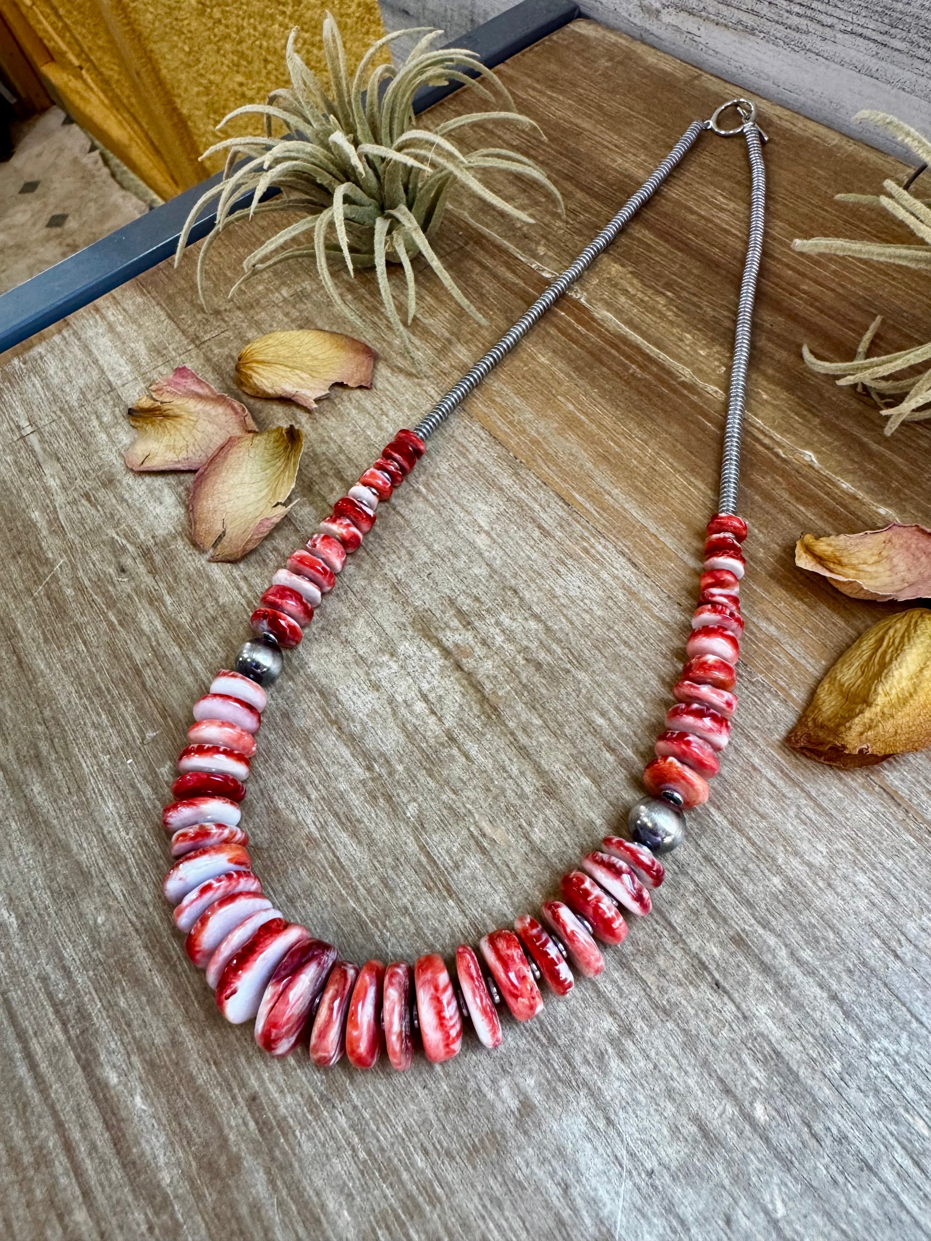 Red-Orange Spiny Oyster Graduated Necklace – 23"
