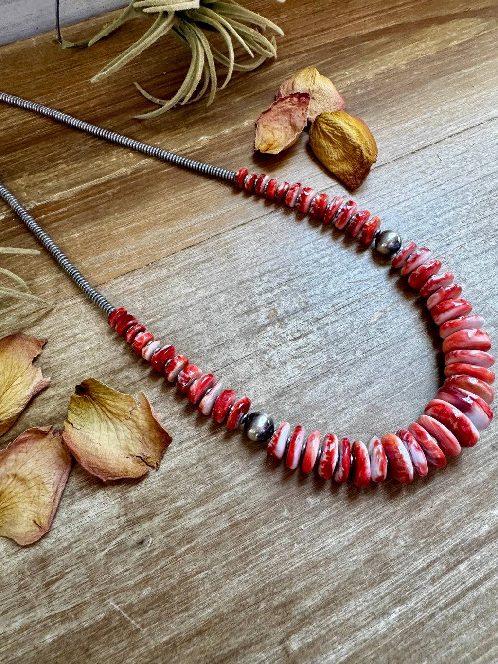 Red-Orange Spiny Oyster Graduated Necklace – 23"